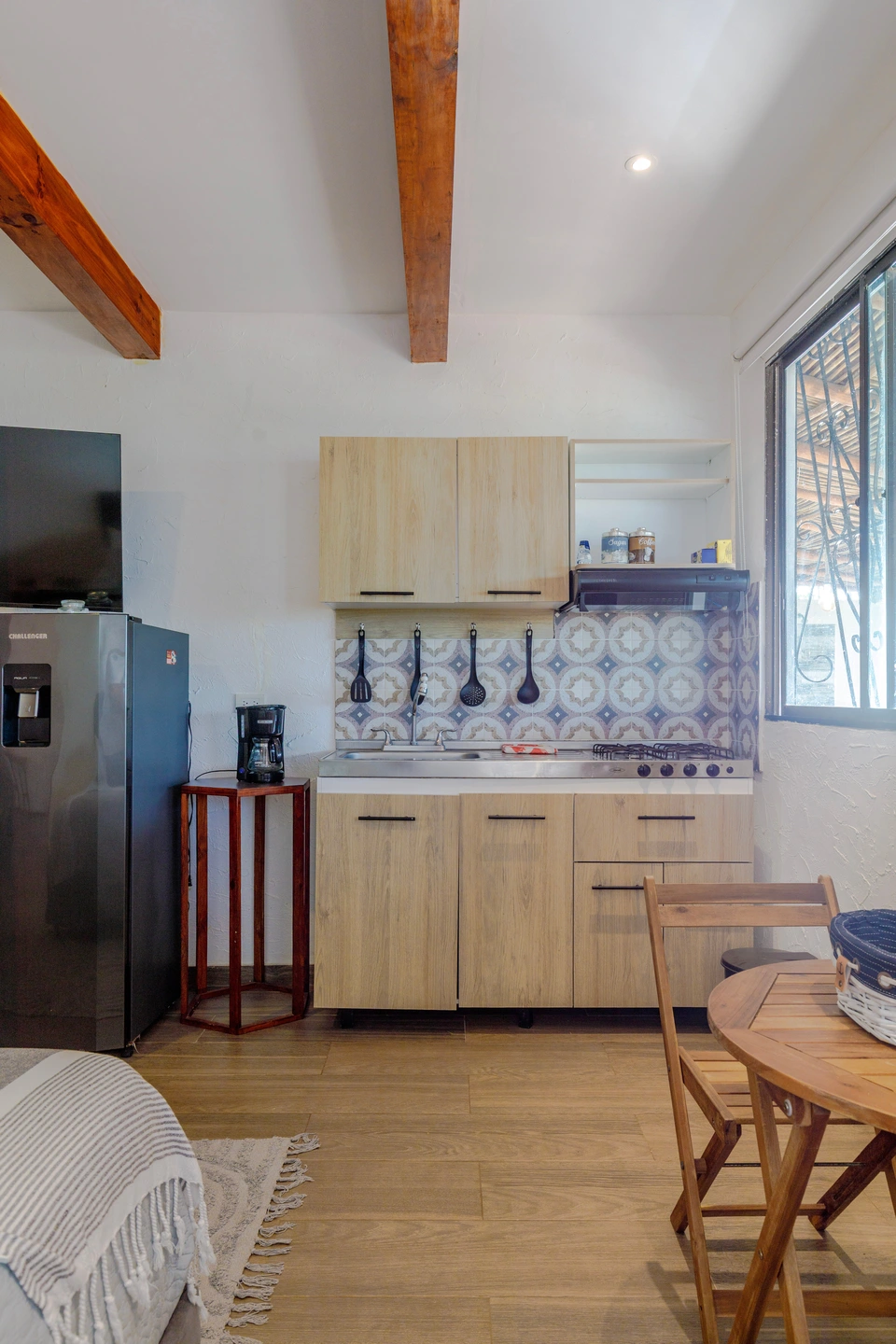 Room 1 kitchenette and dining area