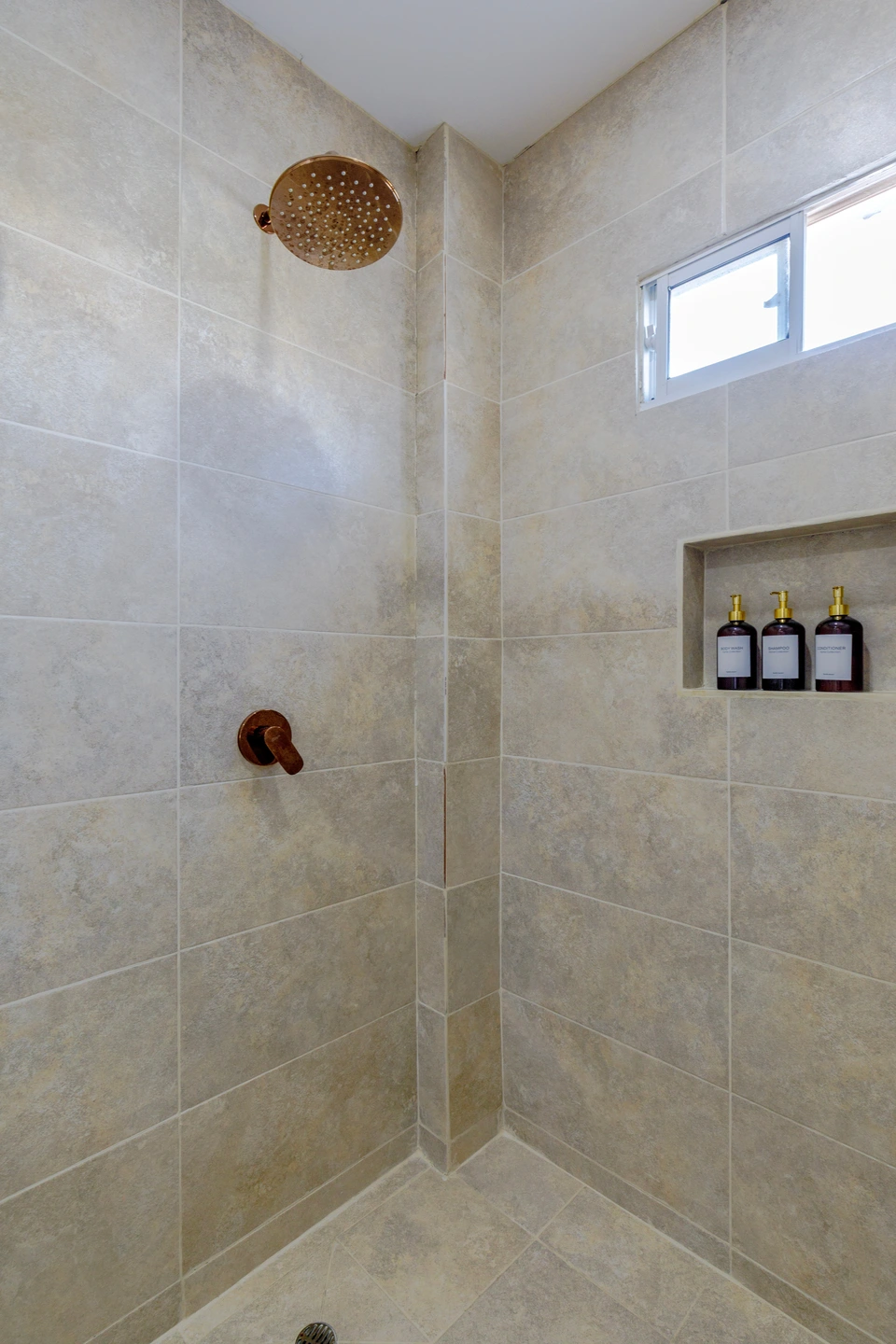 Room 4 private bathroom shower