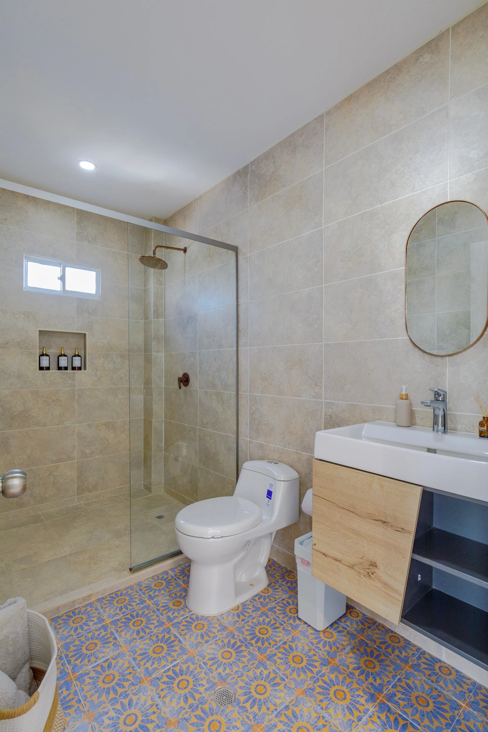 Room 3 private bathroom